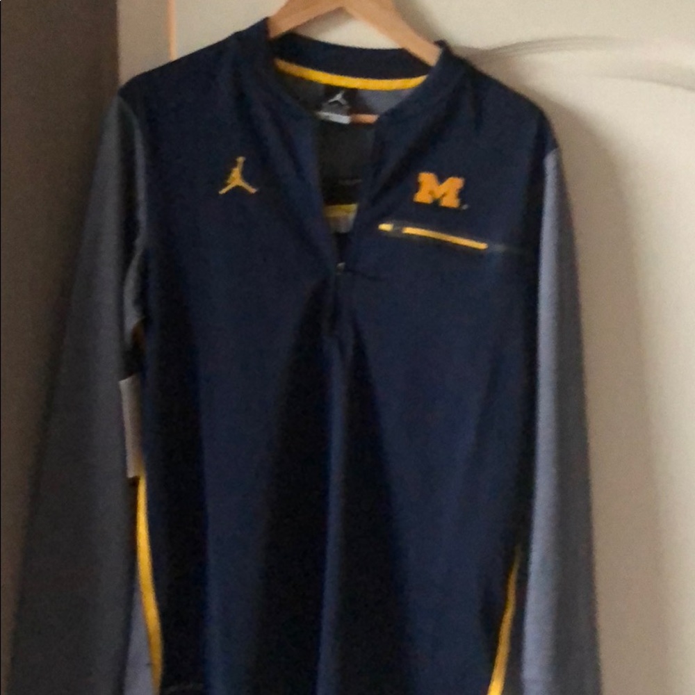 Nike dri-fit Michigan zip size small